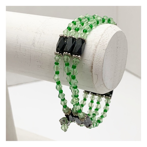 Jade green bicone glass bead and hematite magnetic wrap bracelet - Picture 5 of 7